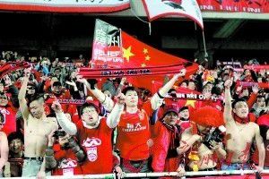 他打伤了我吴家的狗，还骂我吴家是垃圾，今天就算是天王老子来了，我都不会放过他。